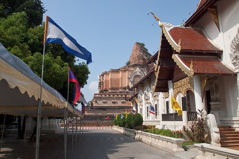 A photograph of Wat Chedi Luang