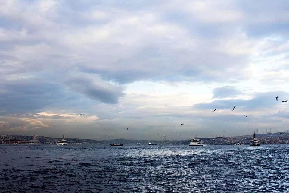 A photograph of Bosphorus cruise from Eminönü