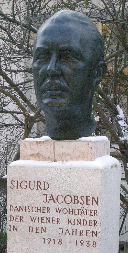 Sigurd Jacobsen Denkmal, Theodor Körner Hof