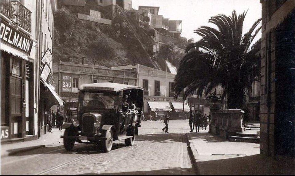 A photograph of Plaza Esmeralda