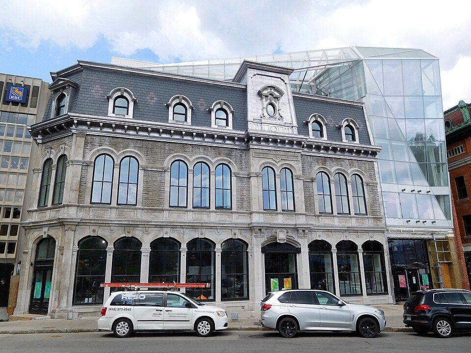 A photograph of Le Diamant