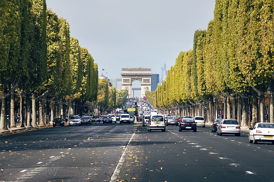 A photograph of avenue des Champs-Élysées