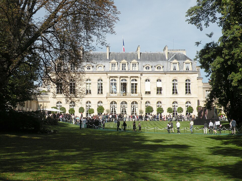 A photograph of Jardins de l'Élysée