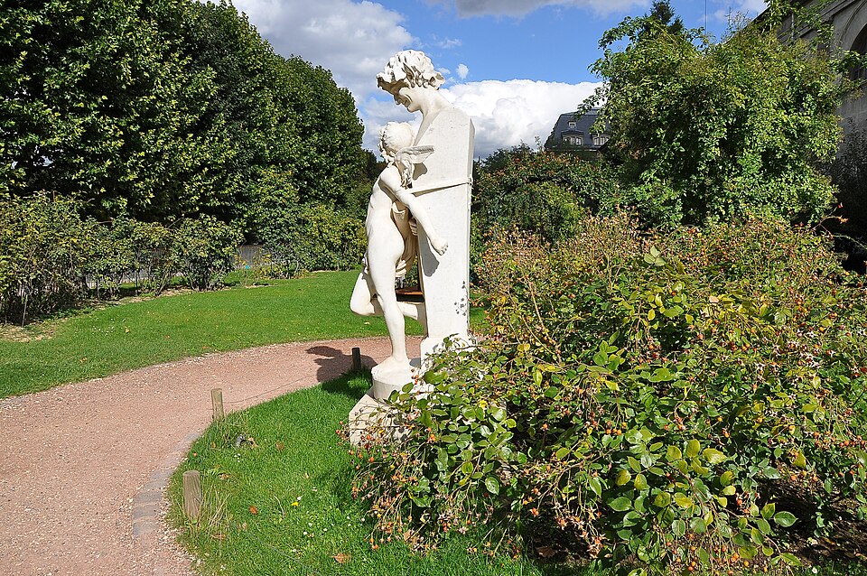 A photograph of L'Amour captif