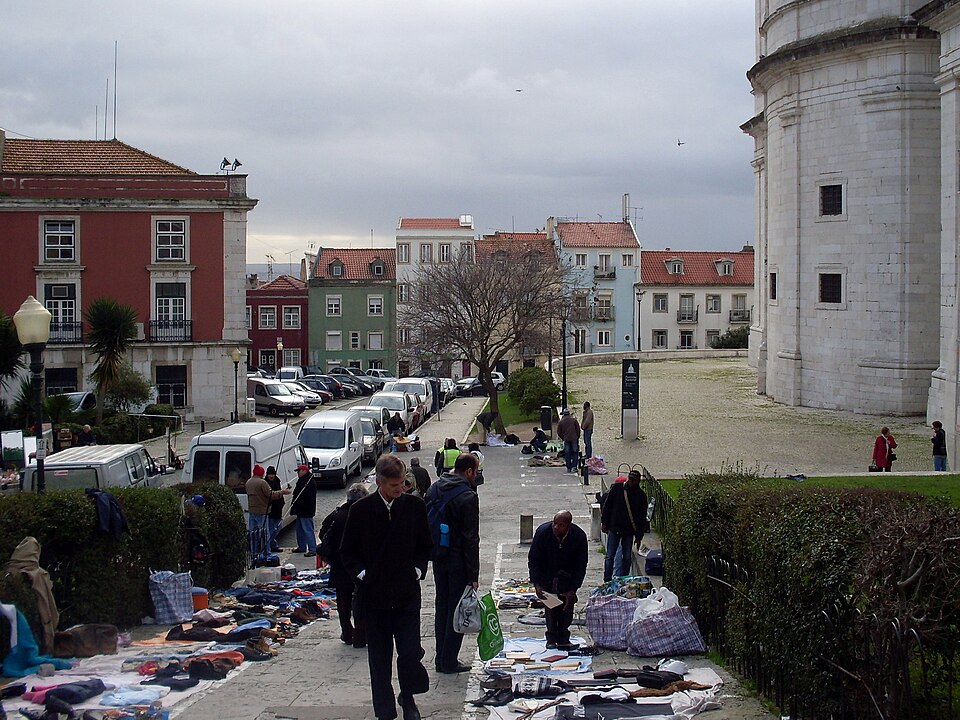 A photograph of Feira da Ladra