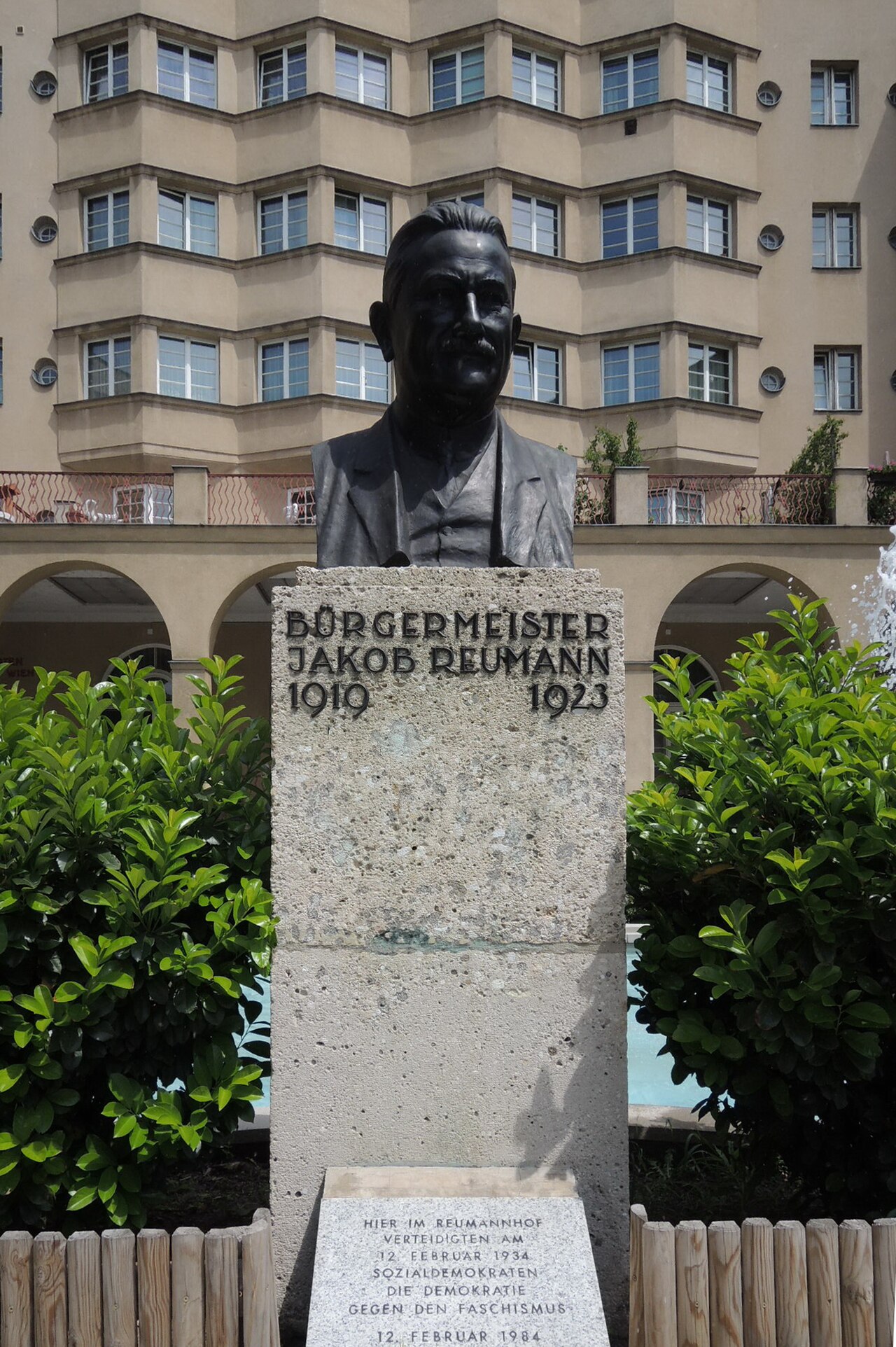Jakob-Reumann-Büste