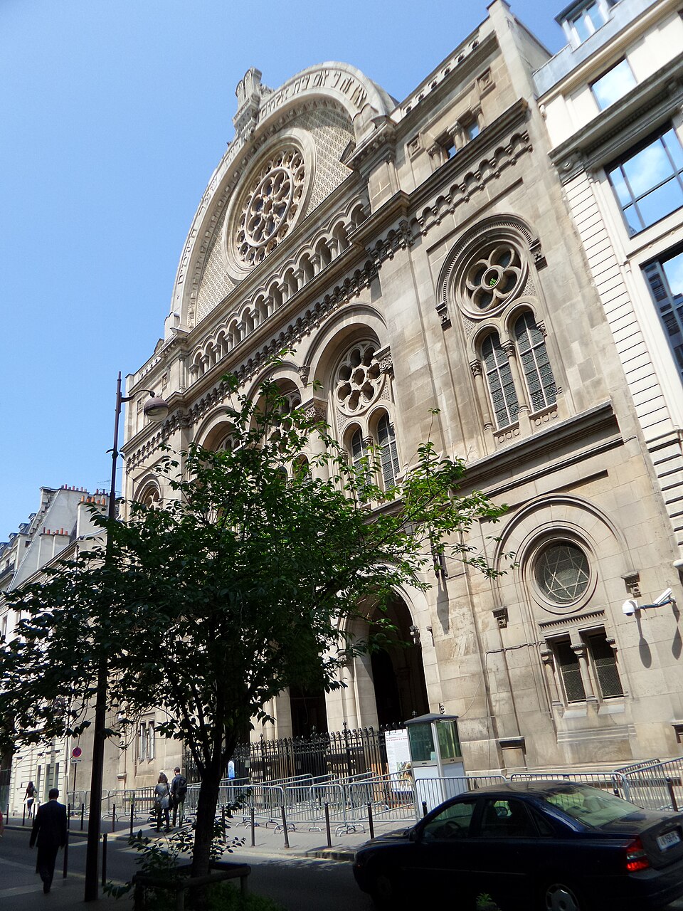 A photograph of Grand Synagogue of Paris