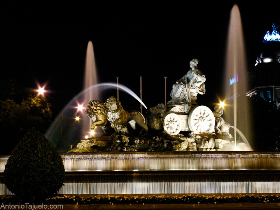A photograph of Fuente de Cibeles