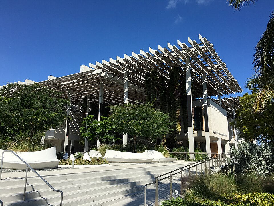 A photograph of Pérez Art Museum Miami