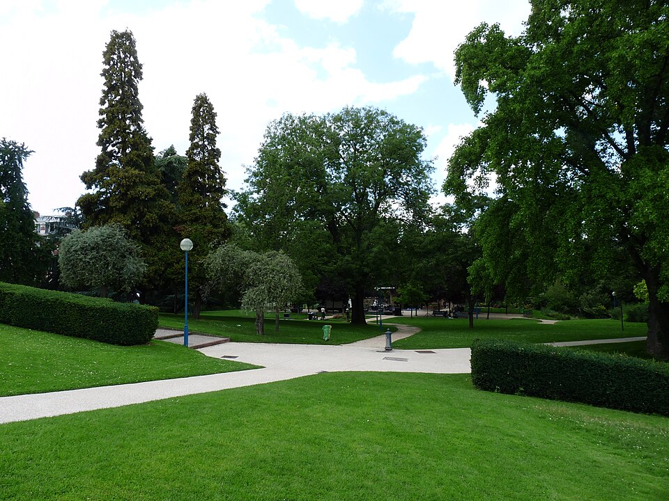 A photograph of parc de la Butte du Chapeau-Rouge