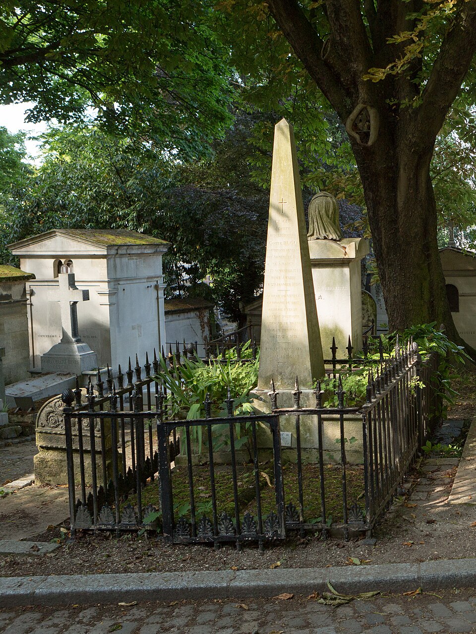 A photograph of Grave of Hugo