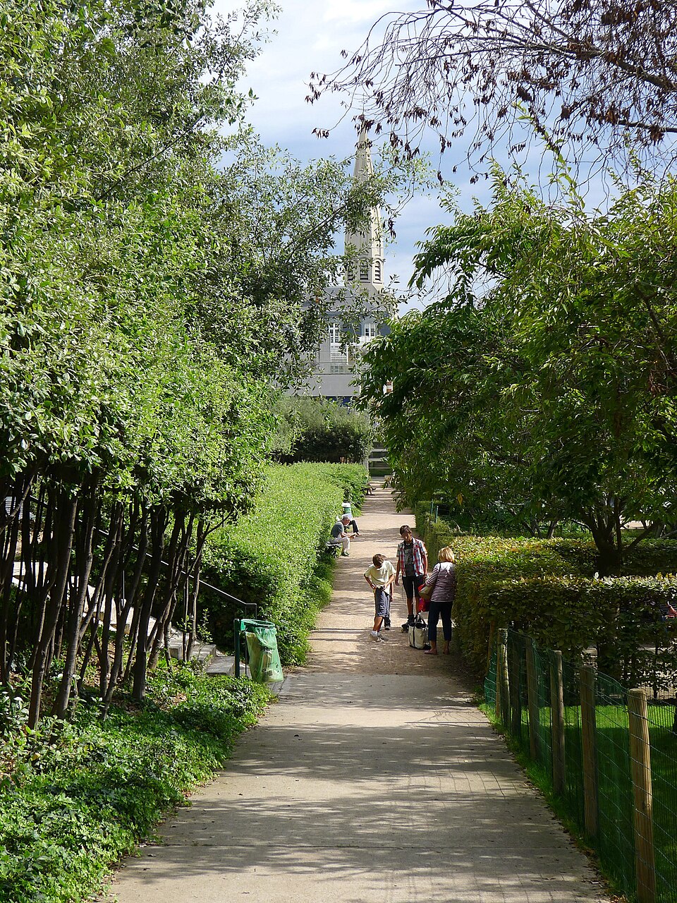 A photograph of jardin Nicole-de-Hauteclocque