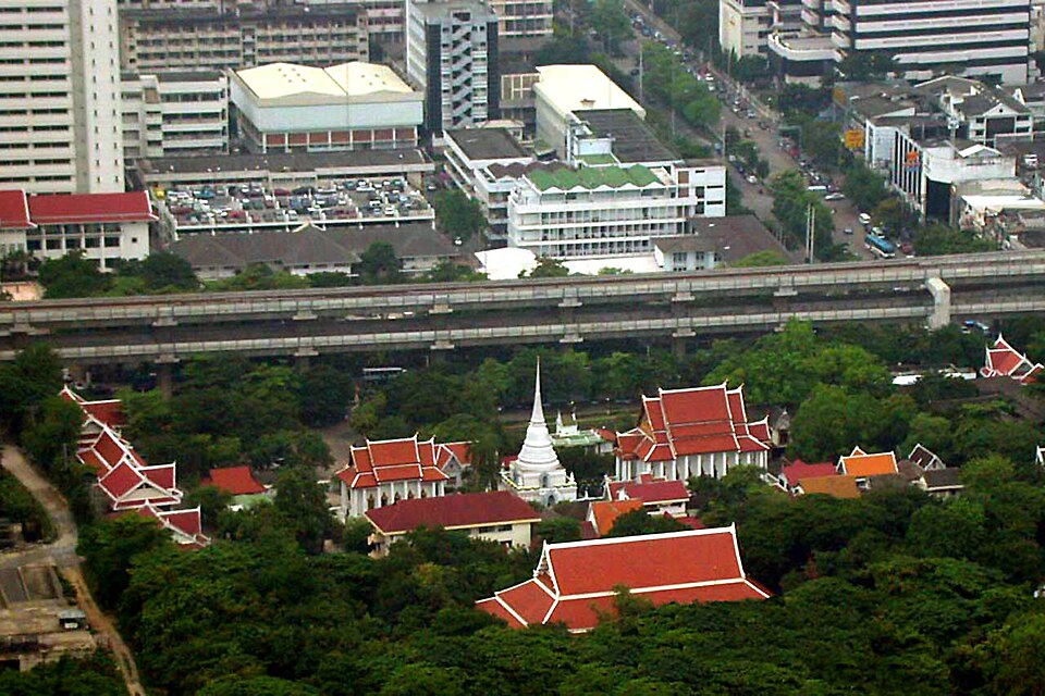A photograph of Wat Pathum Wanaram