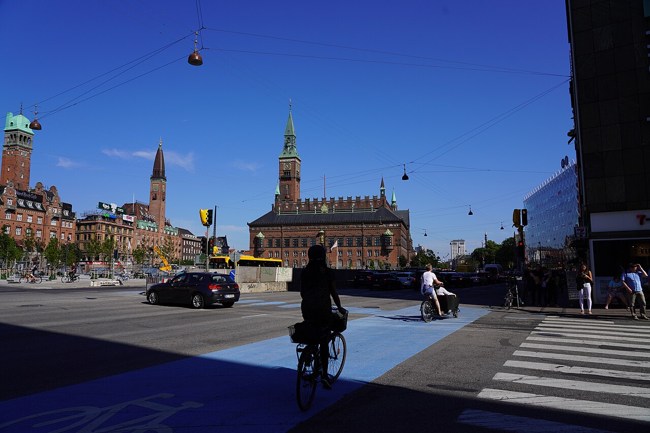 Una fotografia di City Hall Square