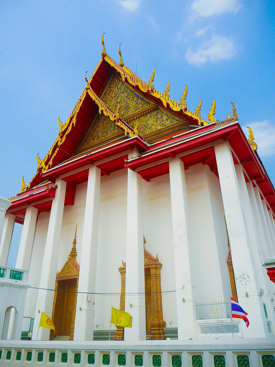 A photograph of Wat Kalayanamitr