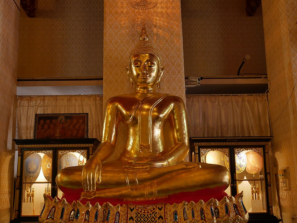 A photograph of Wat Mahathat Yuwaratrangsarit