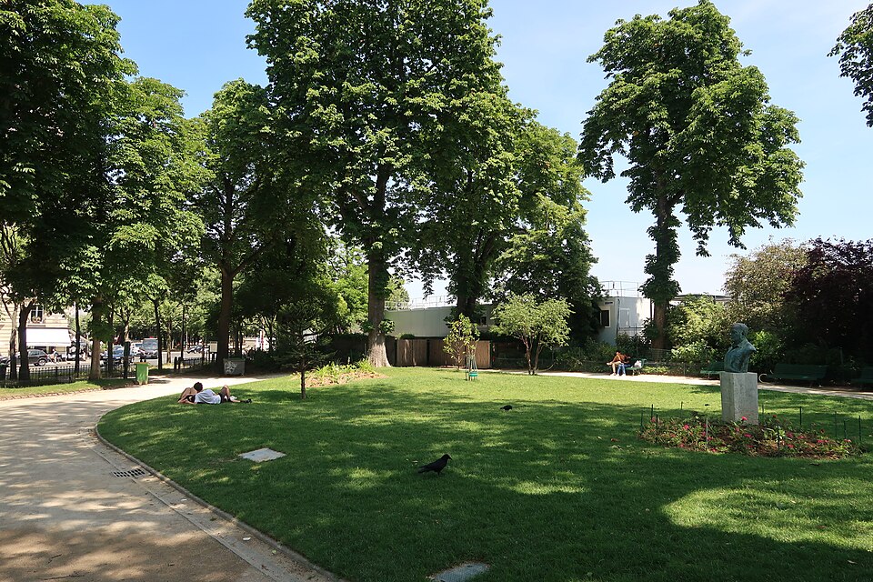 A photograph of square Santiago-du-Chili