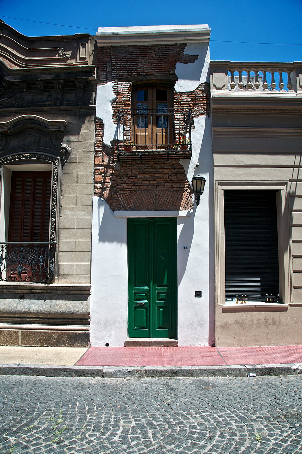 A photograph of La casa mínima