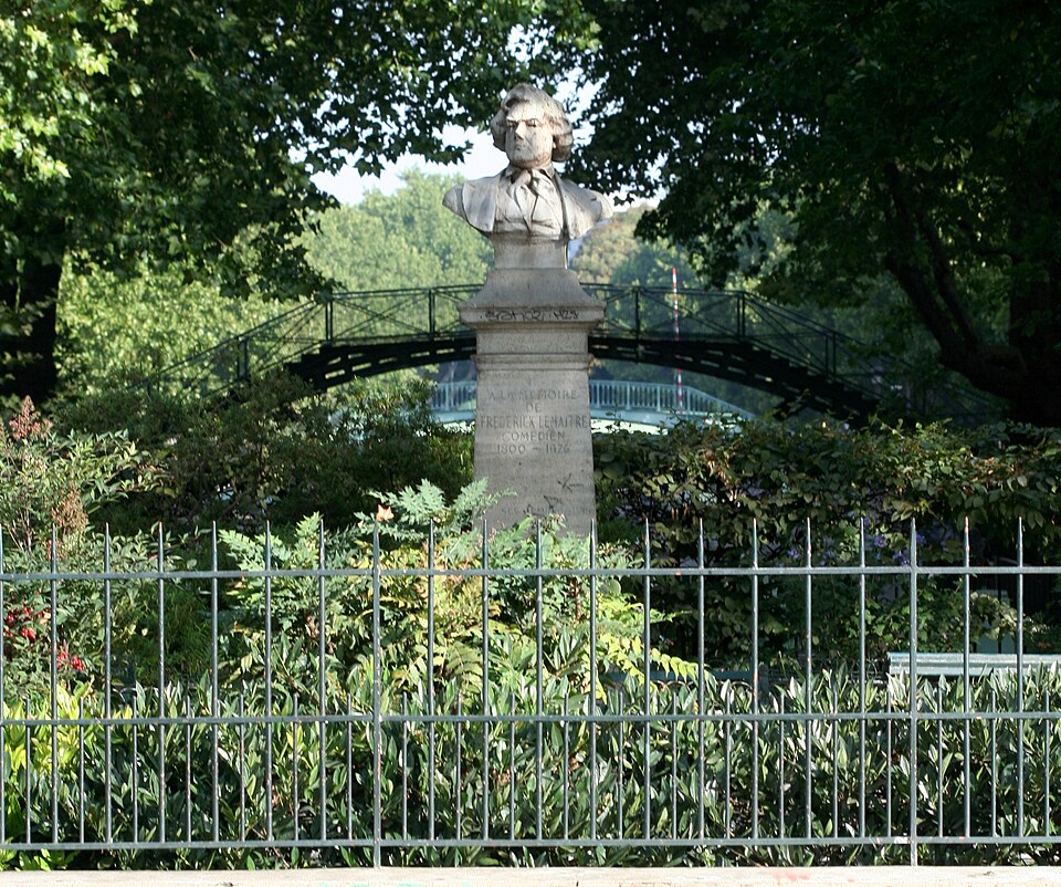 A photograph of square Frédérick-Lemaître