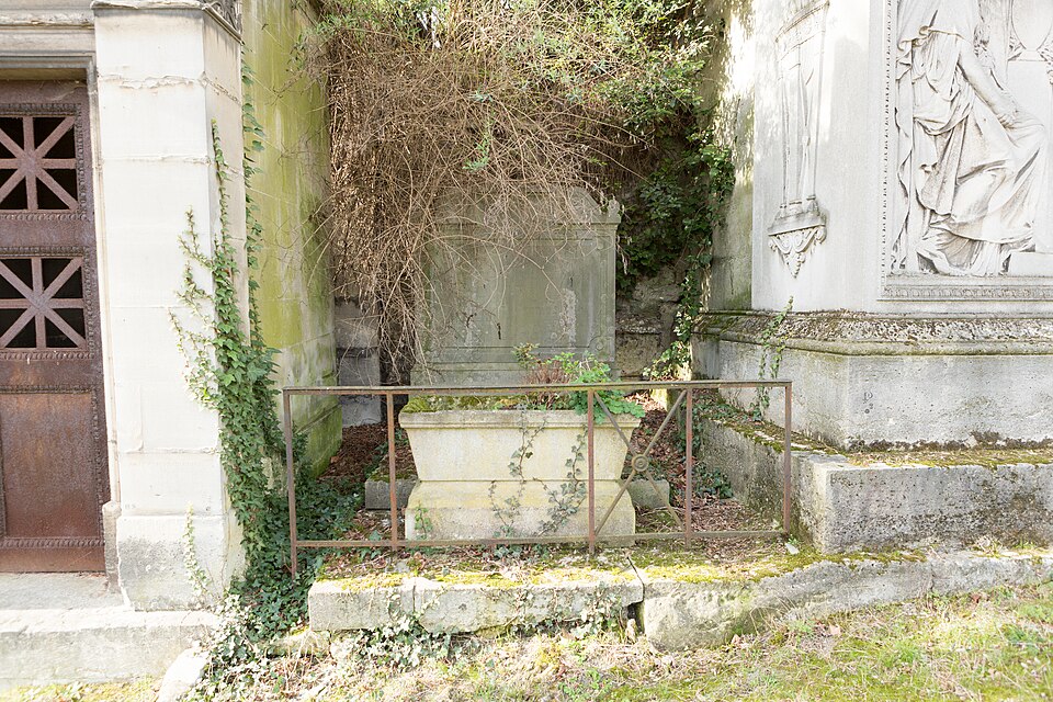A photograph of Grave of Godde