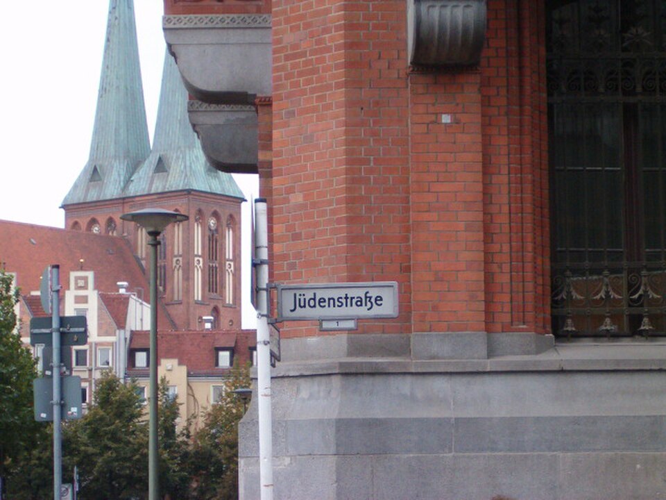 A photograph of Rotes Rathaus