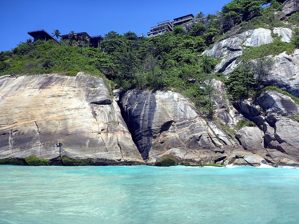 A photograph of Praia da Joatinga