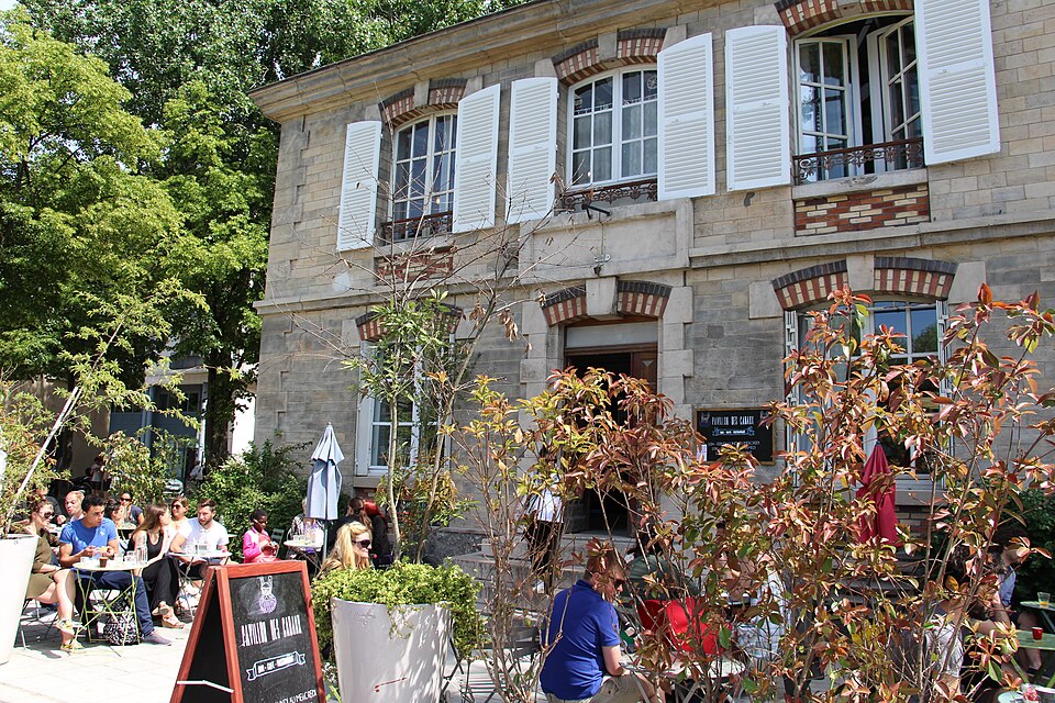 A photograph of Pavillon des Canaux