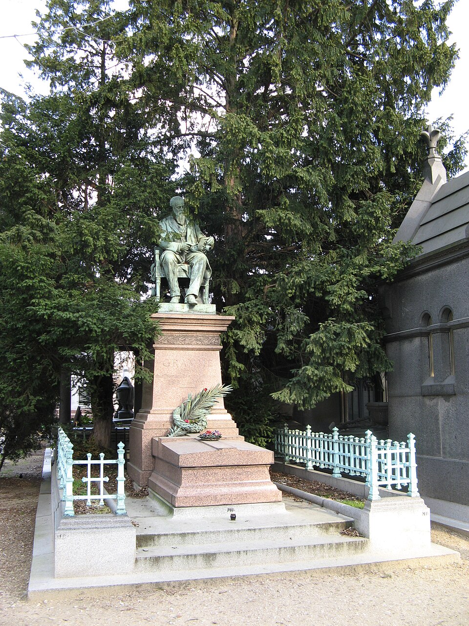 A photograph of Grave of Zénobe Gramme