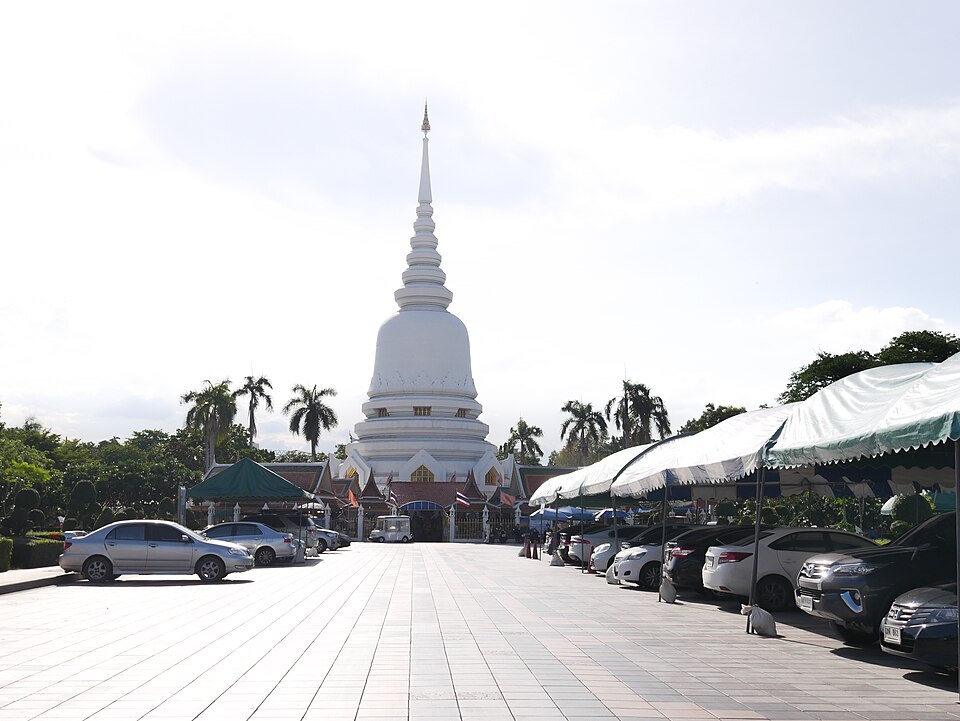 A photograph of Wat Phra Si Mahathat