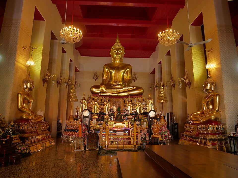 A photograph of Wat Mahathat Yuwaratrangsarit
