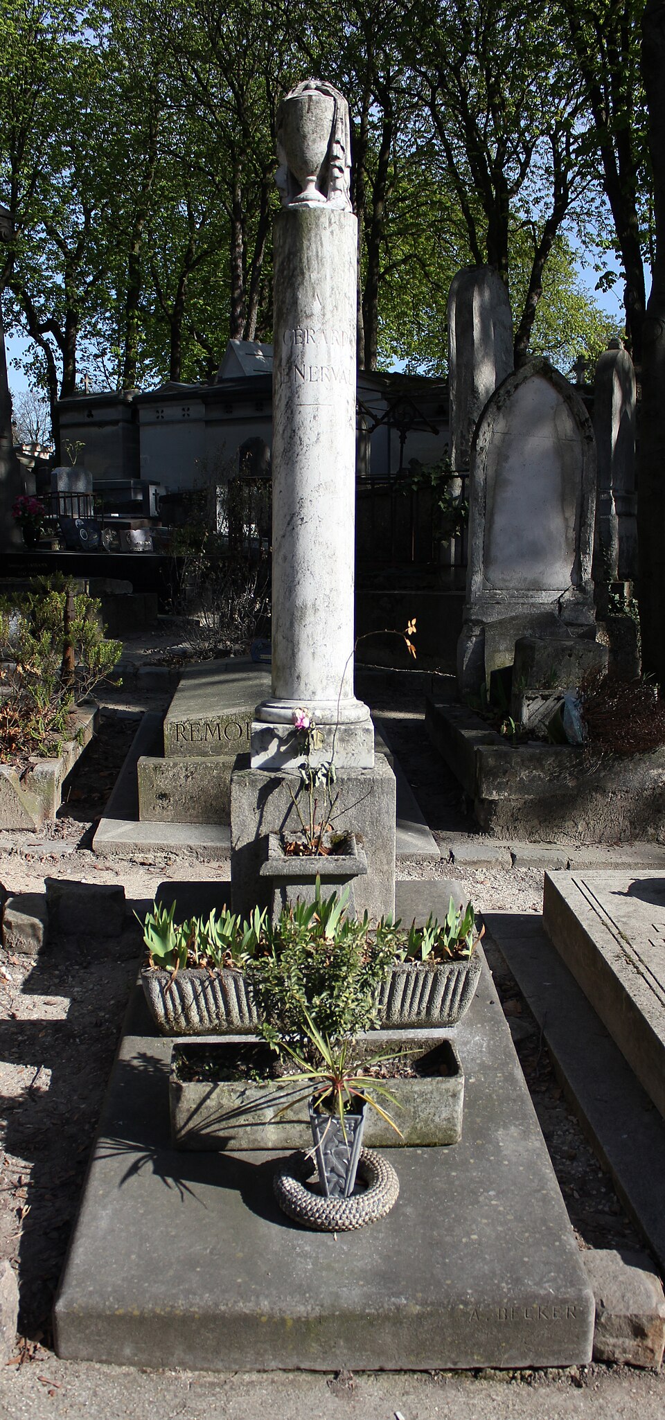 A photograph of Grave of Nerval