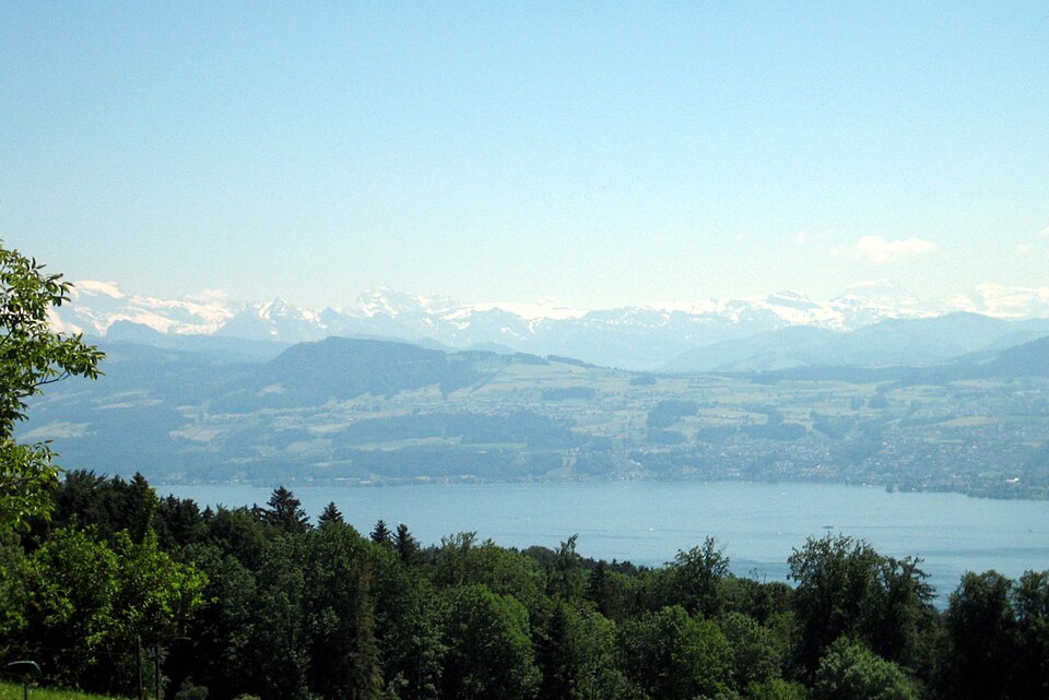 A photograph of Lake Zurich