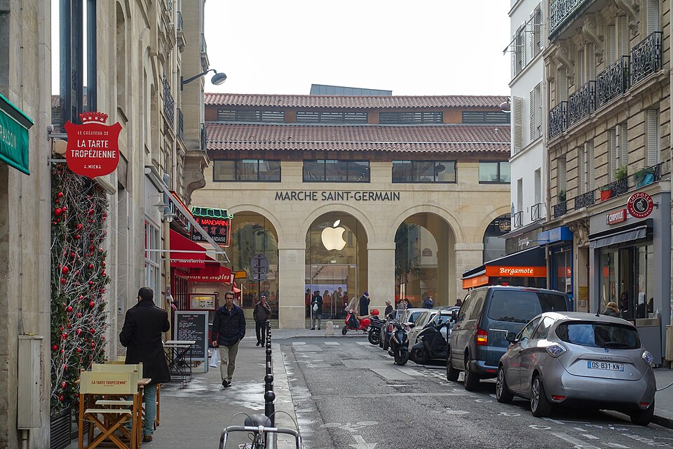 A photograph of Apple Marché Saint-Germain