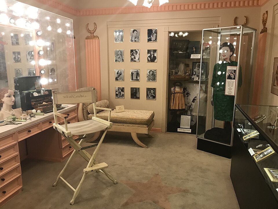 A photograph of Hollywood Museum