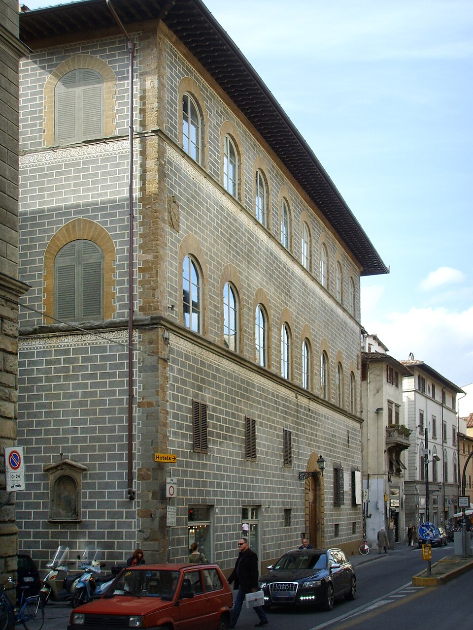A photograph of Palazzo Busini Bardi