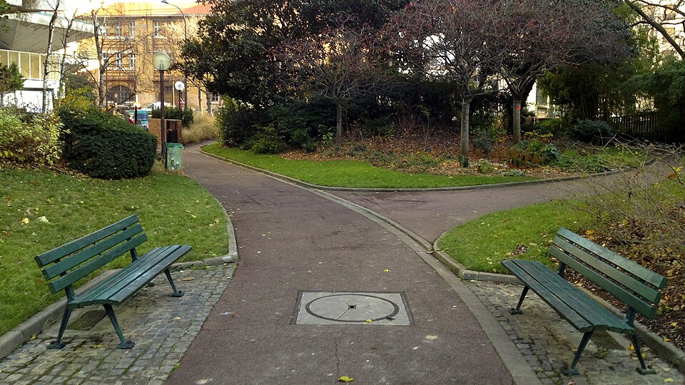 A photograph of square Béla-Bartók