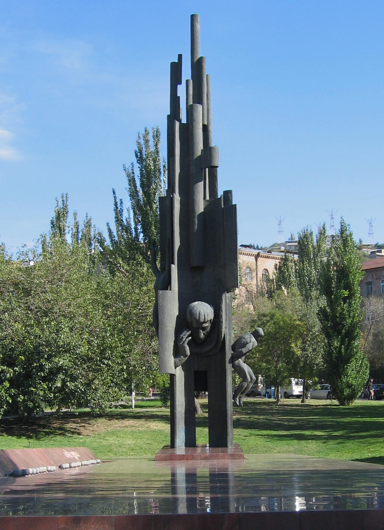 Yeğişe Çarents Anıtı