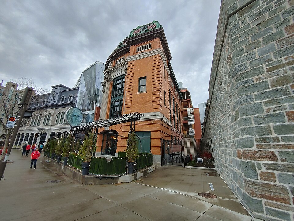A photograph of Le Diamant