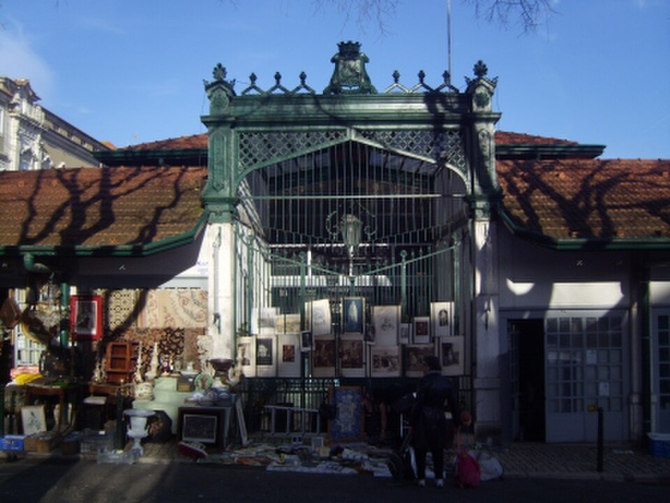A photograph of Feira da Ladra