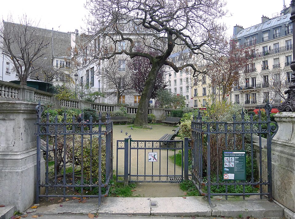 A photograph of square Aristide-Cavaillé-Coll