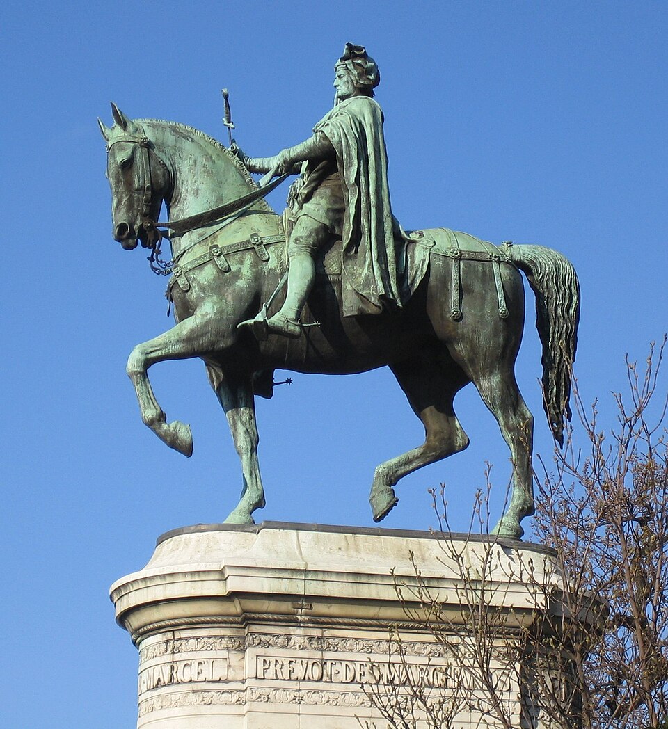 A photograph of equestrian statue of Étienne Marcel