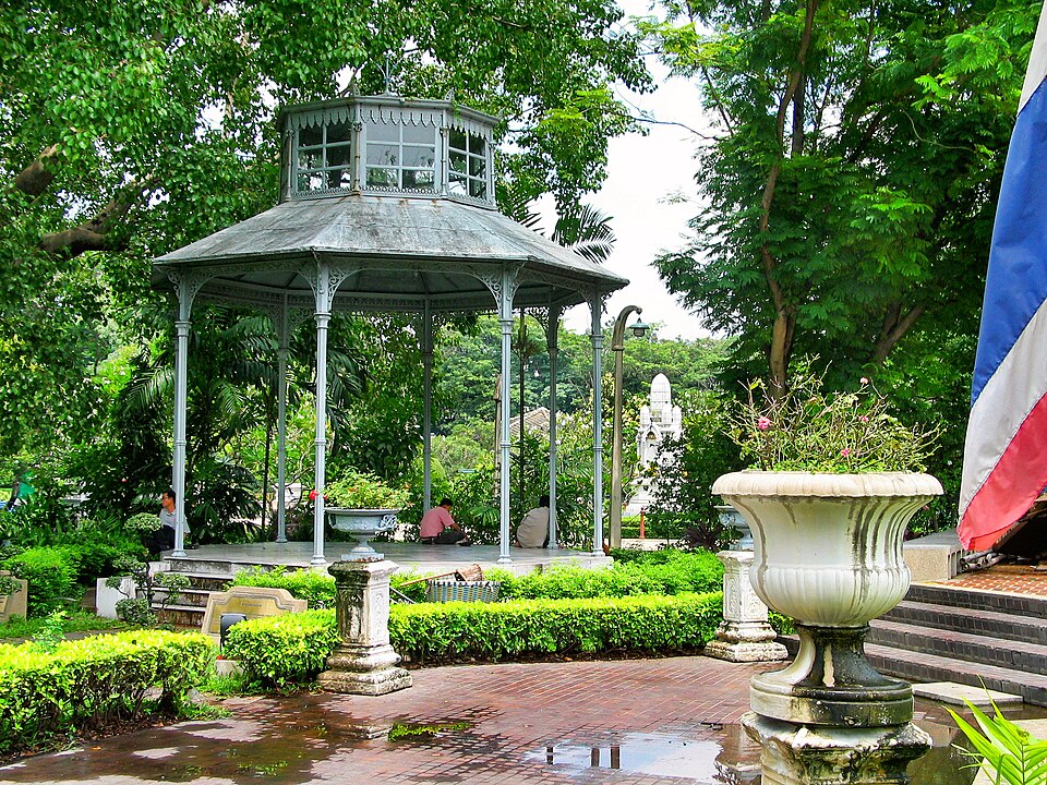 A photograph of Saranrom Park