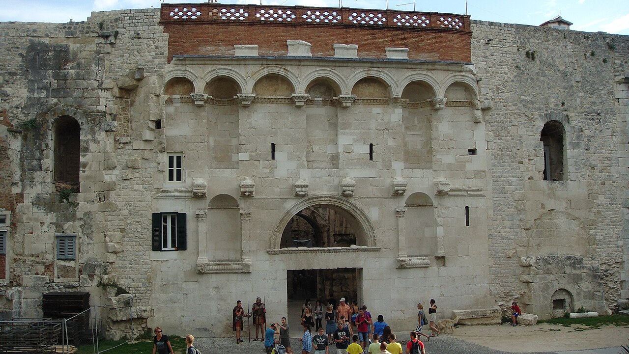 Zlatna vrata fotoğrafı