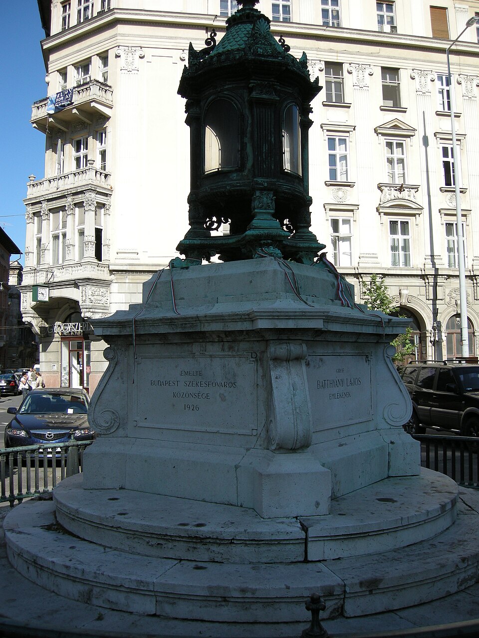 A photograph of Batthyány's sanctuary lamp