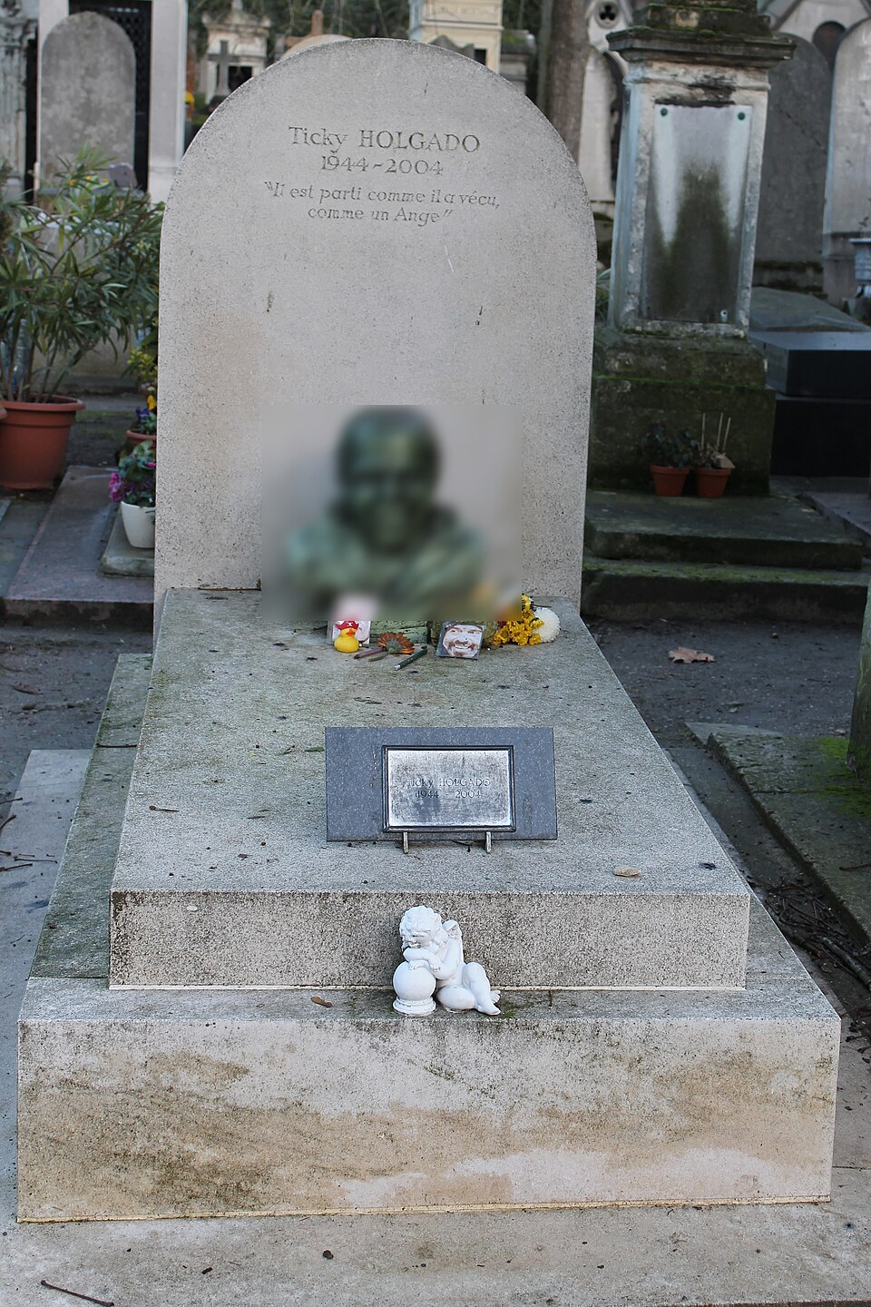A photograph of Grave of Holgado
