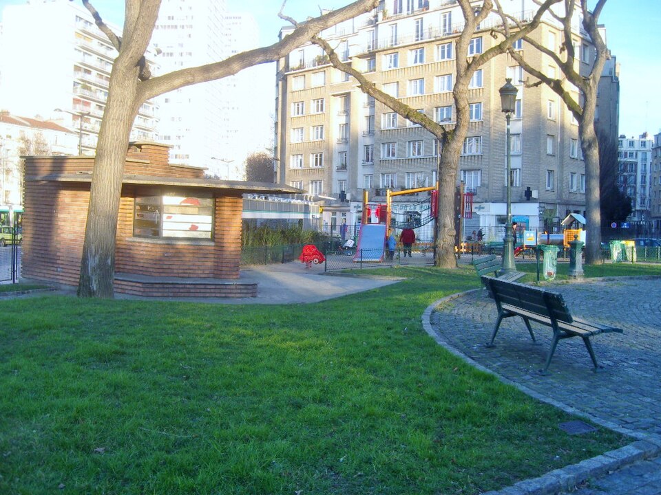 A photograph of square Hélène-Boucher