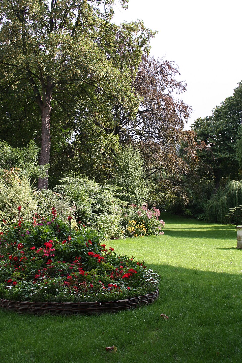A photograph of square des Batignolles