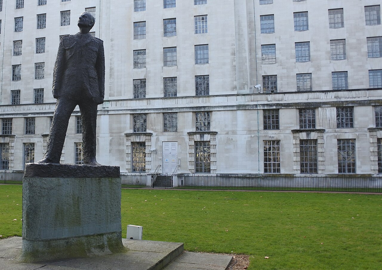 Statue of Charles Portal, 1st Viscount Portal of Hungerford fotoğrafı