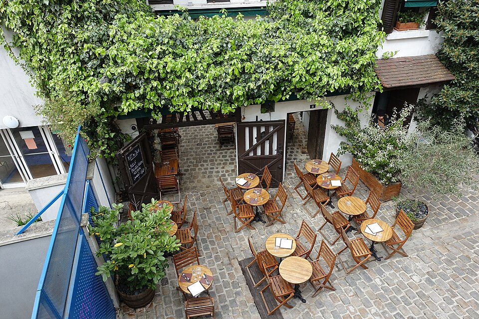 A photograph of Le Troubadour