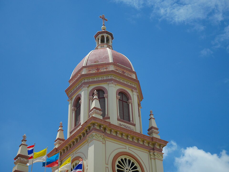 A photograph of Santa Cruz Church